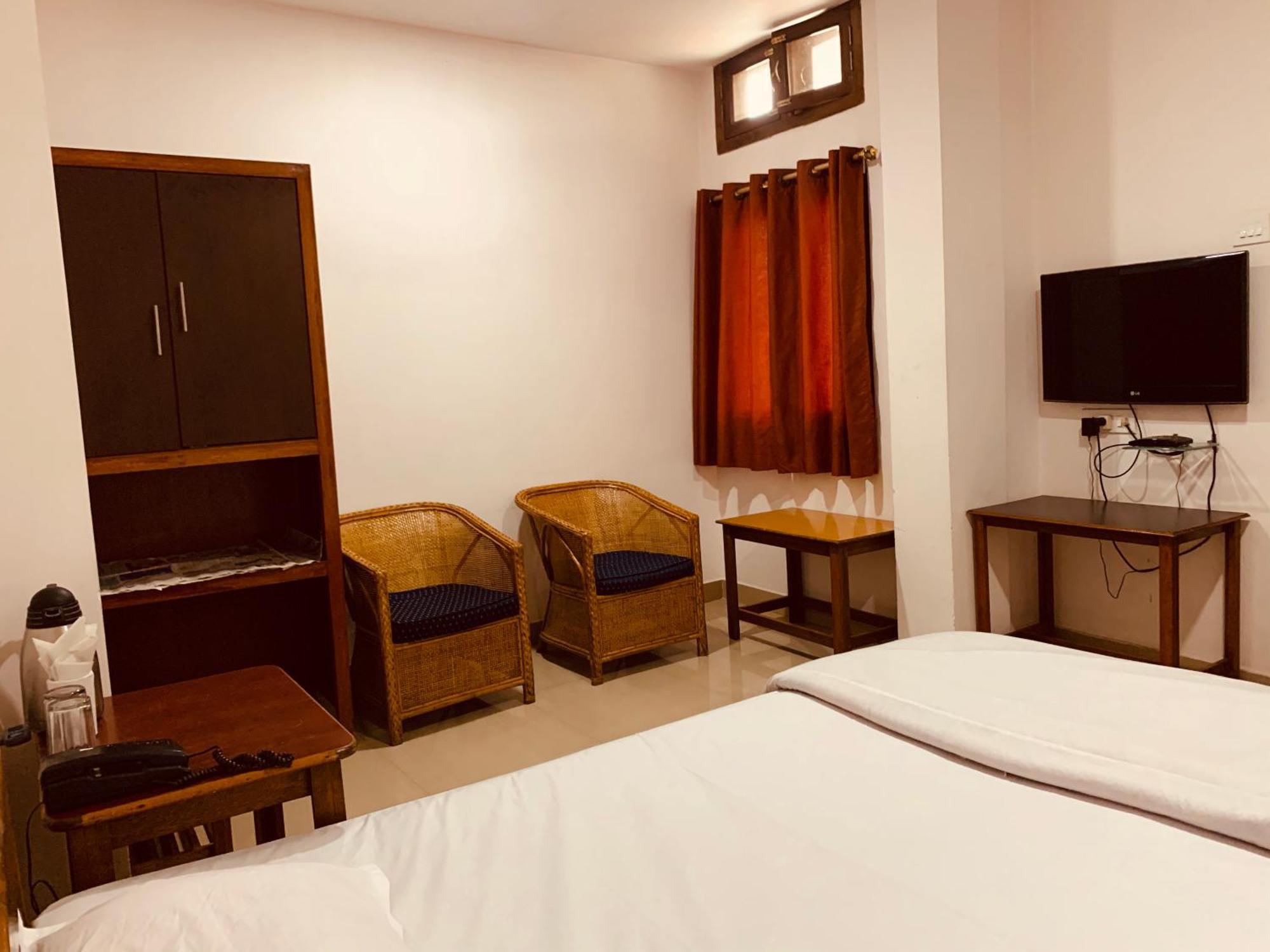 Hotel Devika Dibrugarh Bagian luar foto